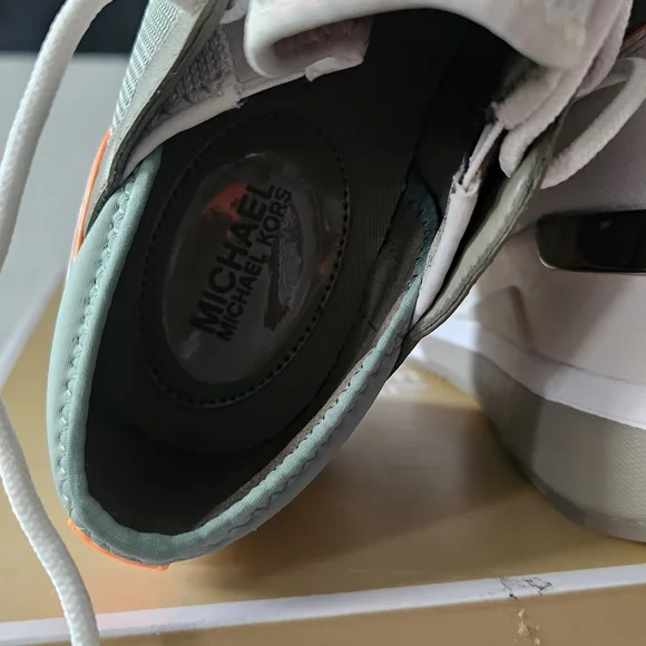 MICHAEL Michael Kors LIV TRAINER Sneakers in White, Green, and Orange - 9M - NIB - Picture 4 of 8